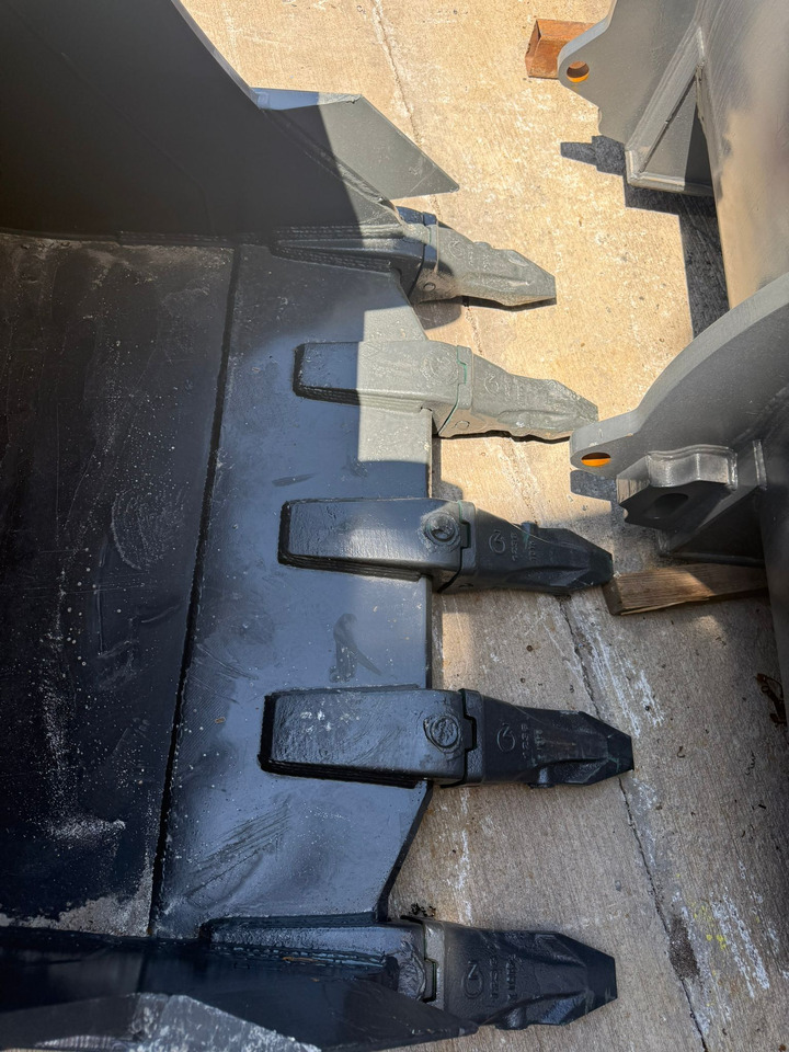 Volvo EC350 Rock Bucket - Godet pour pelle: photos 2 Volvo EC350 Rock Bucket - Godet pour pelle: photos 2