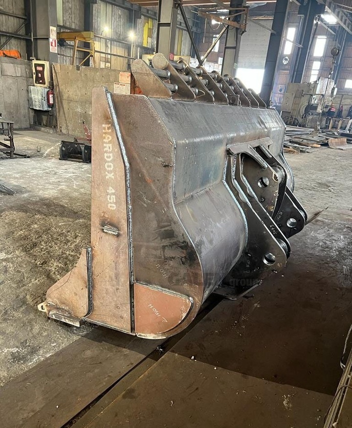Volvo L150 - Godet pour chargeur: photos 1 Volvo L150 - Godet pour chargeur: photos 1