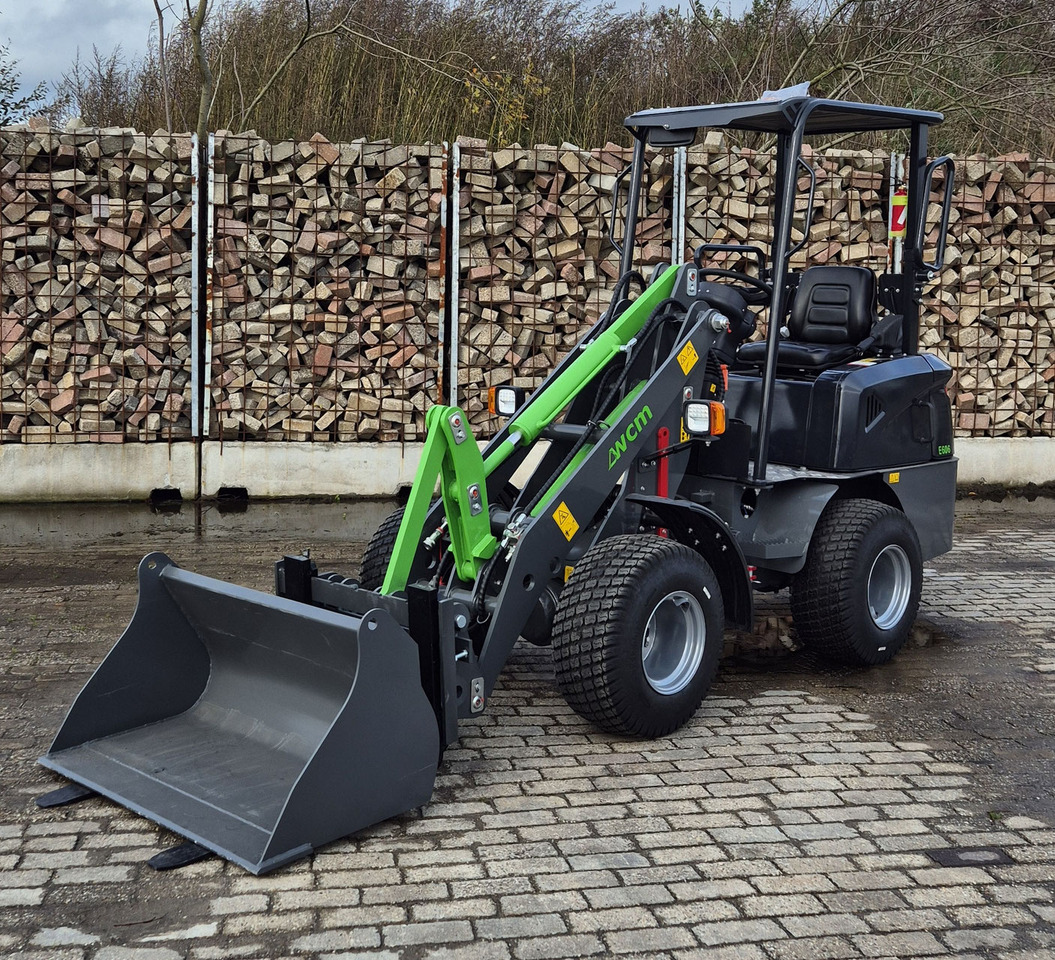 WCM-606 - Chargeuse sur pneus: photos 1 WCM-606 - Chargeuse sur pneus: photos 1