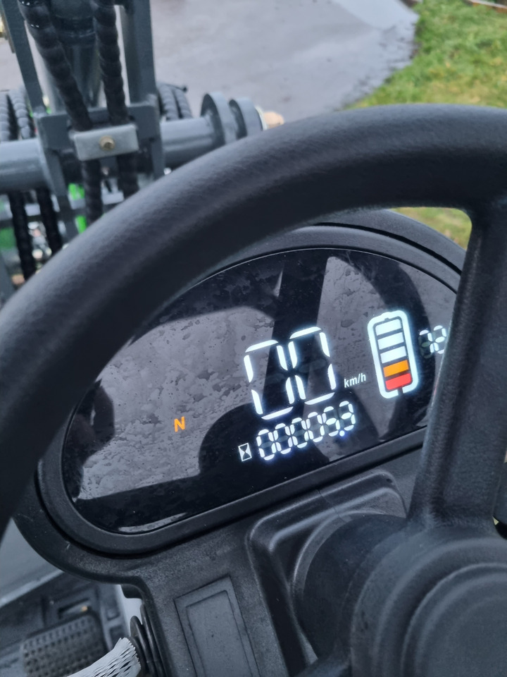 WCM L2110e E-Power - Chargeuse sur pneus: photos 1 WCM L2110e E-Power - Chargeuse sur pneus: photos 1