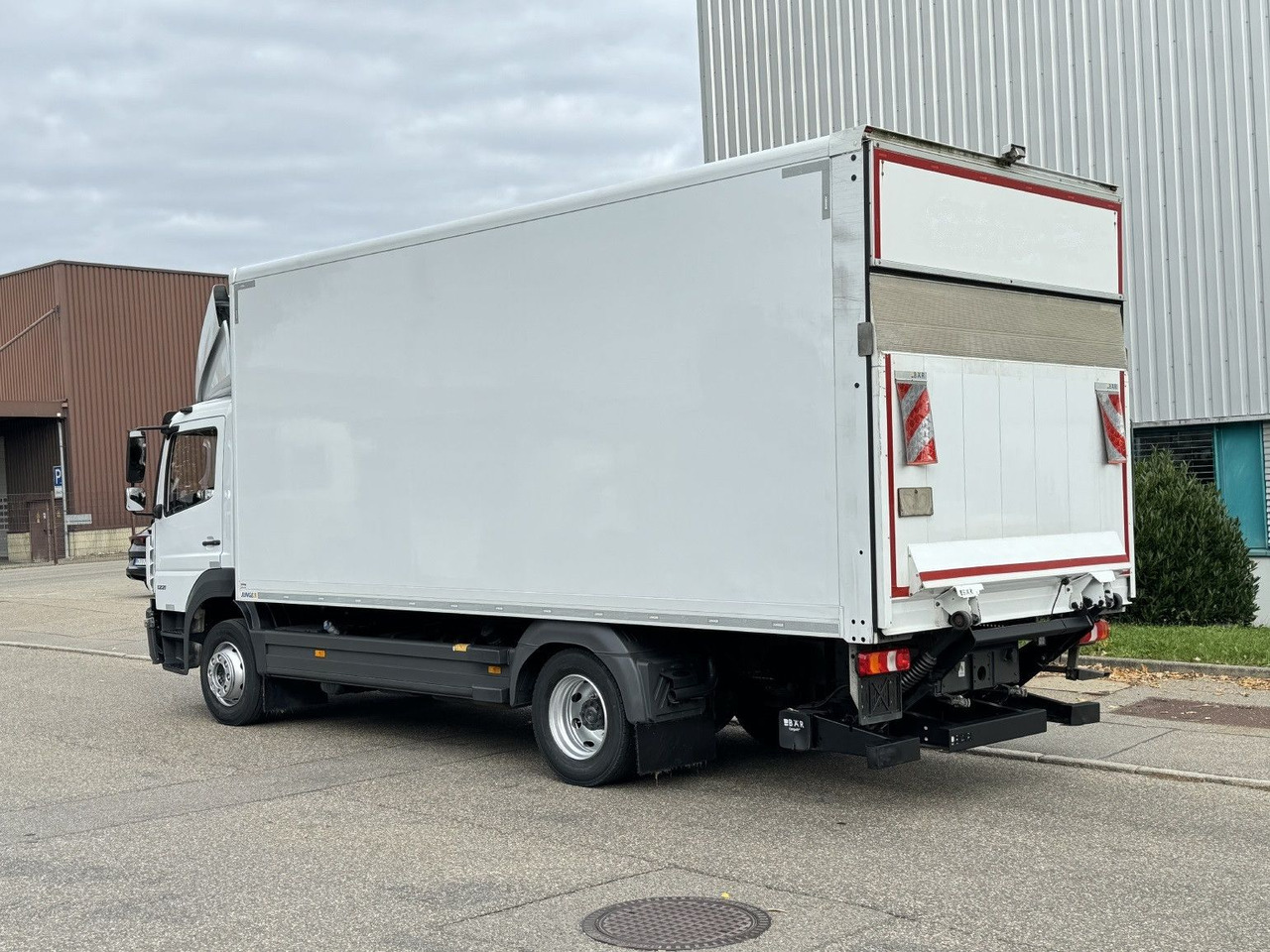 Mercedes-Benz Atego 1221 L Koffer 6,1m LBW AHK Klima TOP - Camion fourgon: photos 5 Mercedes-Benz Atego 1221 L Koffer 6,1m LBW AHK Klima TOP - Camion fourgon: photos 5