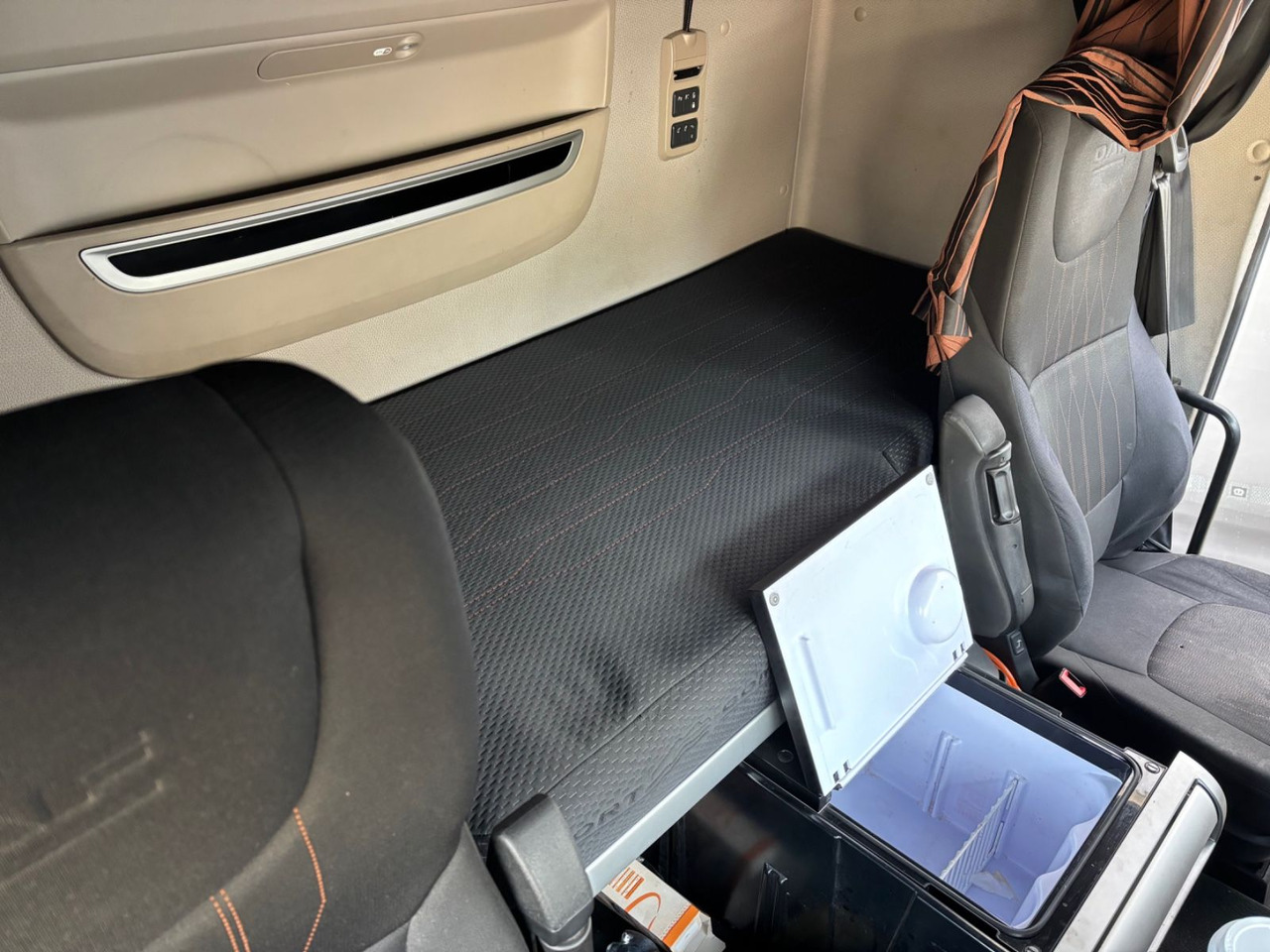 DAF XF 480 FT SSC, Euro-6, Motorschaden, Standklima - Tracteur routier: photos 5 DAF XF 480 FT SSC, Euro-6, Motorschaden, Standklima - Tracteur routier: photos 5