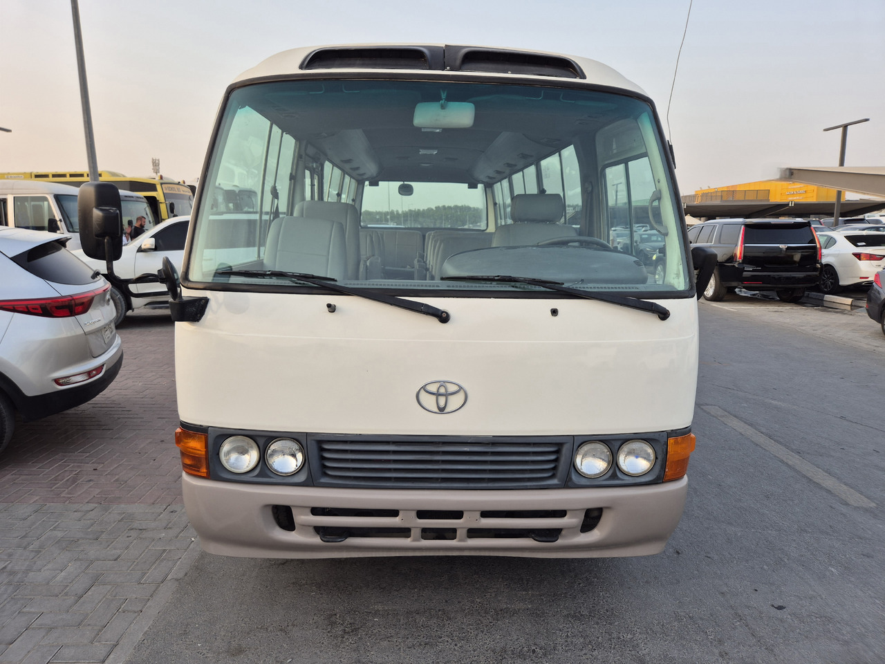 TOYOTA Coaster ... 25 places ...climatisé - Minibus, Transport de personnes: photos 4 TOYOTA Coaster ... 25 places ...climatisé - Minibus, Transport de personnes: photos 4