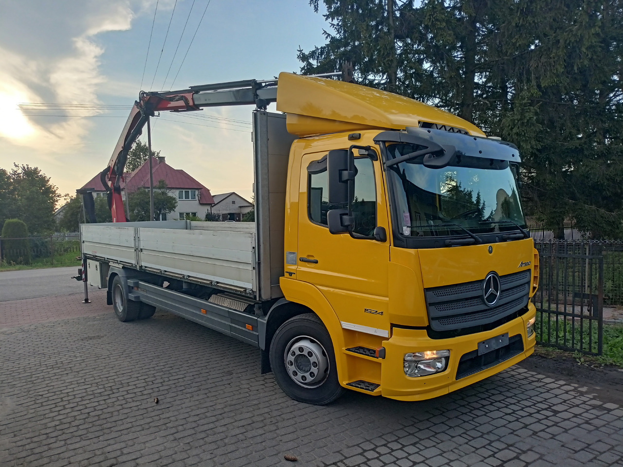 MERCEDES-BENZ Atego 1524 - Camion grue: photos 1 MERCEDES-BENZ Atego 1524 - Camion grue: photos 1