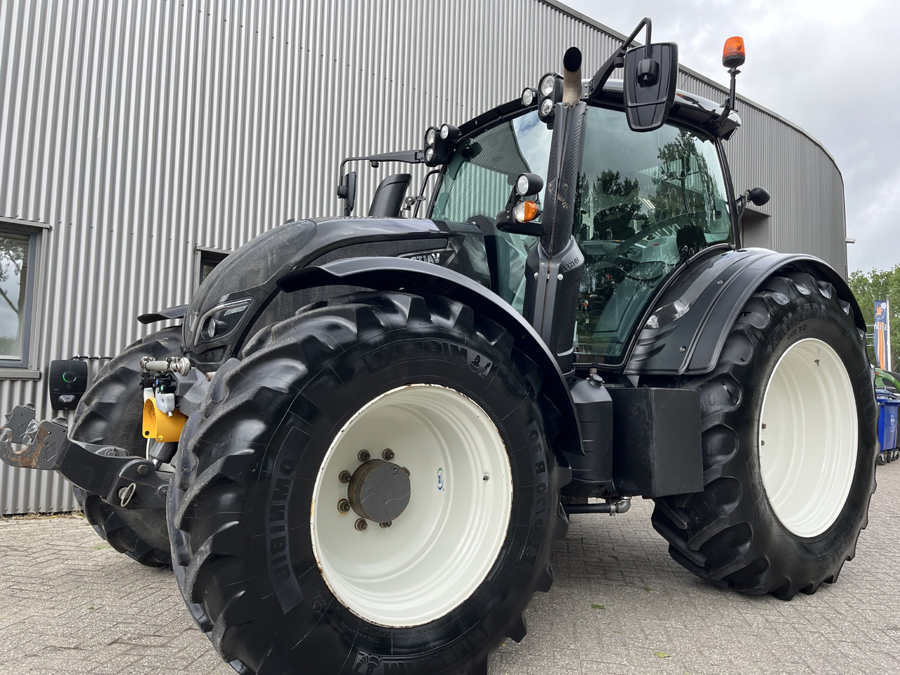 Tracteur agricole Valtra N174 Active: photos 1