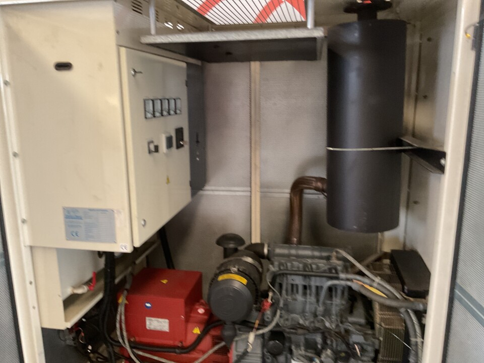 Deytz F3M1011F, 45KVA generator set. Low hours - Groupe électrogène: photos 2 Deytz F3M1011F, 45KVA generator set. Low hours - Groupe électrogène: photos 2
