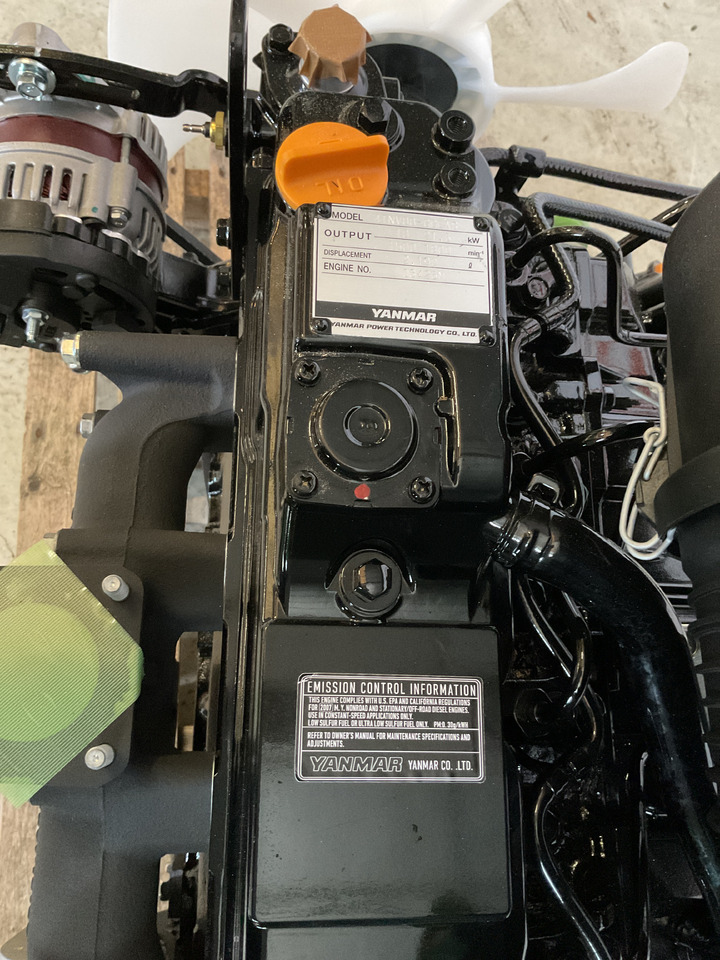 Yanmar 4TNV88 - Moteur: photos 3 Yanmar 4TNV88 - Moteur: photos 3