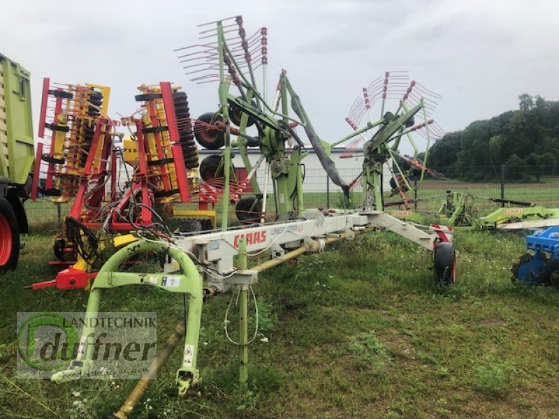 CLAAS Liner 1250 - Faneuse: photos 1 CLAAS Liner 1250 - Faneuse: photos 1