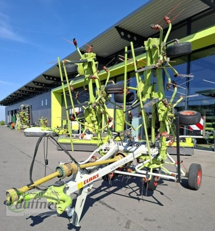 CLAAS VOLTO 900 T - Faneuse: photos 1 CLAAS VOLTO 900 T - Faneuse: photos 1