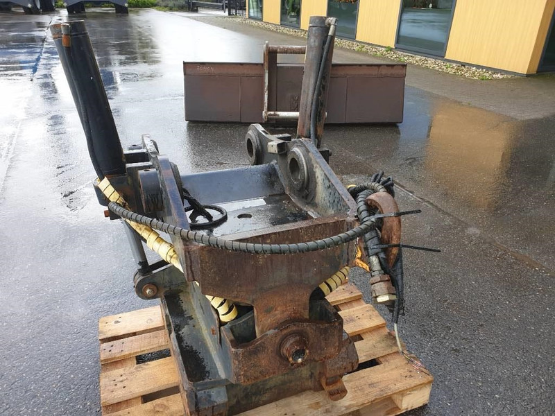 Engcon Tilting Coupler - Attache rapide pour Engins de chantier: photos 4 Engcon Tilting Coupler - Attache rapide pour Engins de chantier: photos 4
