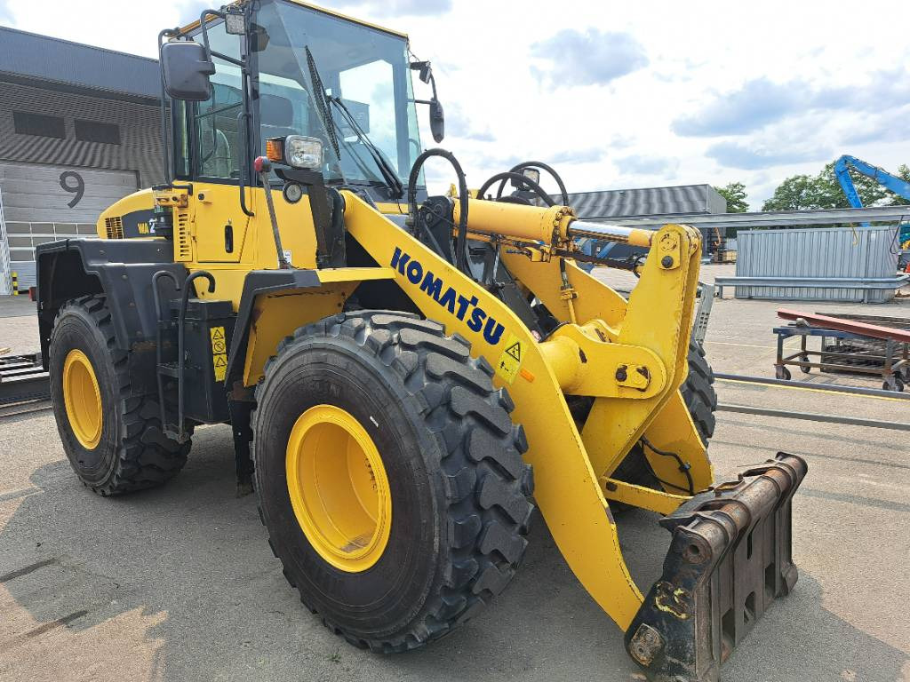 Komatsu WA 250-5H - Chargeuse sur pneus: photos 3 Komatsu WA 250-5H - Chargeuse sur pneus: photos 3