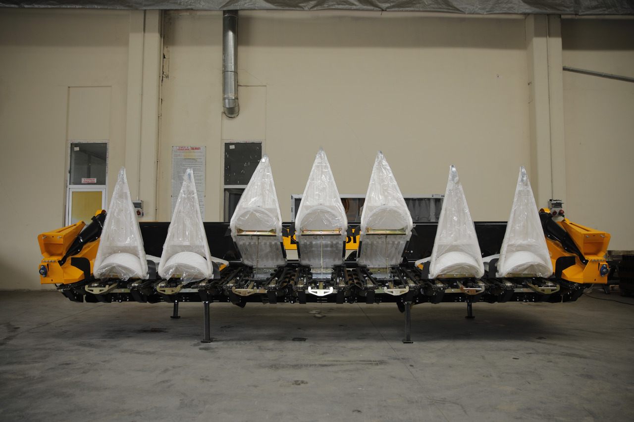 ELİBOL LR03 8 ROWS CORN HEADER - Cueilleur de maïs: photos 2 ELİBOL LR03 8 ROWS CORN HEADER - Cueilleur de maïs: photos 2