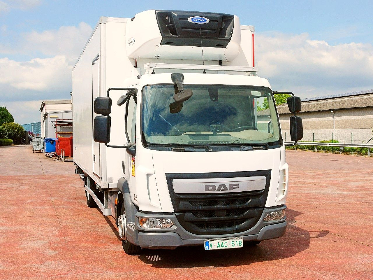 DAF 180.12 LF FA KUHLKOFFER CARRIER SUPRA 850 MULTI - Camion frigorifique: photos 1 DAF 180.12 LF FA KUHLKOFFER CARRIER SUPRA 850 MULTI - Camion frigorifique: photos 1