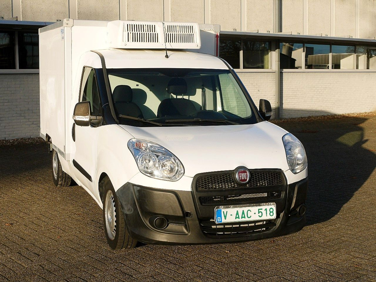 Fiat DOBLO 1.6 KUHLKOFFER CARRIER XARIOS -20 / AIRCO - Utilitaire frigorifique: photos 1 Fiat DOBLO 1.6 KUHLKOFFER CARRIER XARIOS -20 / AIRCO - Utilitaire frigorifique: photos 1
