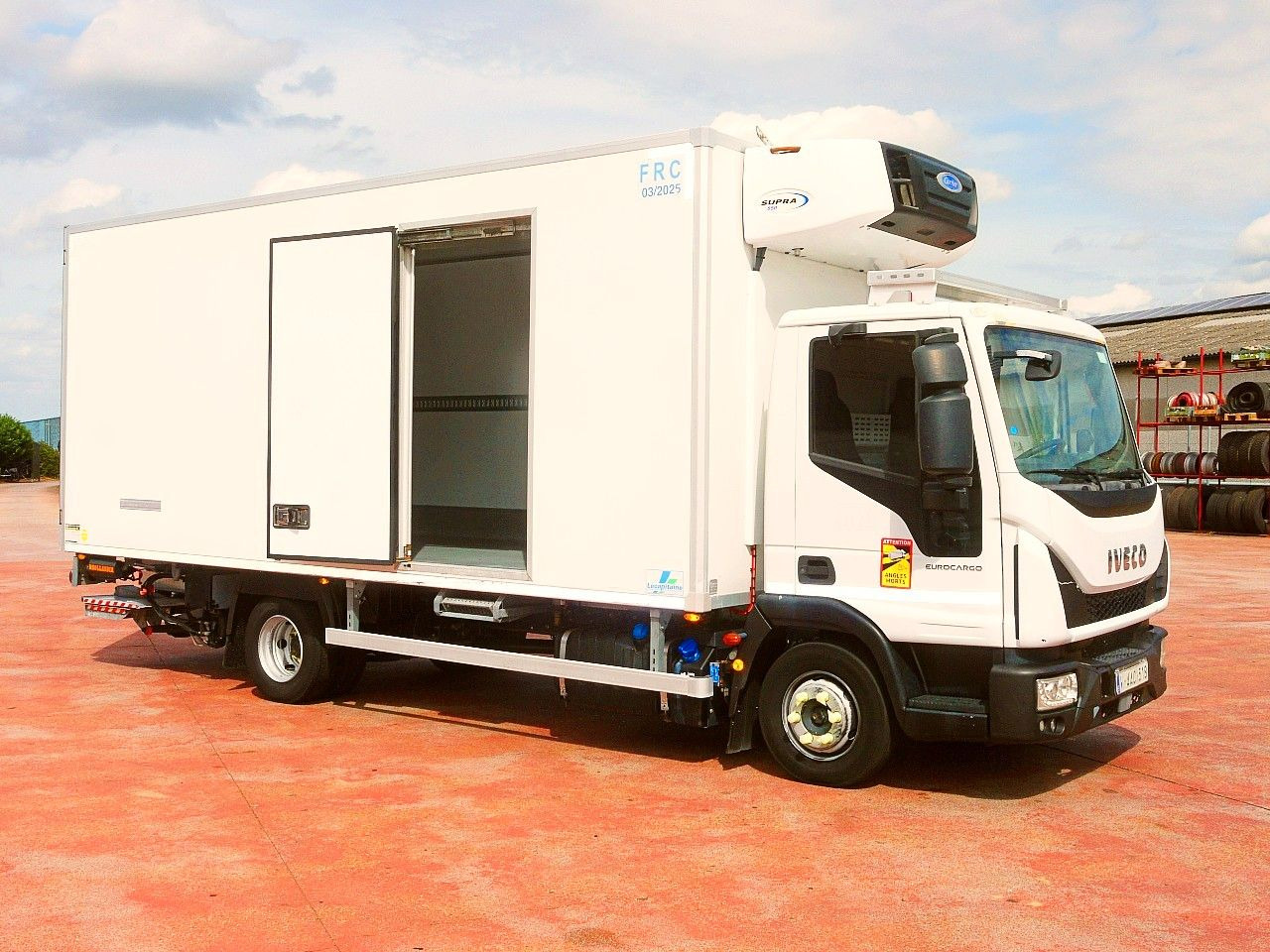 Iveco 100E19 KUHLKOFFER CARRIER SUPRA 550 luft fed A/C - Camion frigorifique: photos 3 Iveco 100E19 KUHLKOFFER CARRIER SUPRA 550 luft fed A/C - Camion frigorifique: photos 3