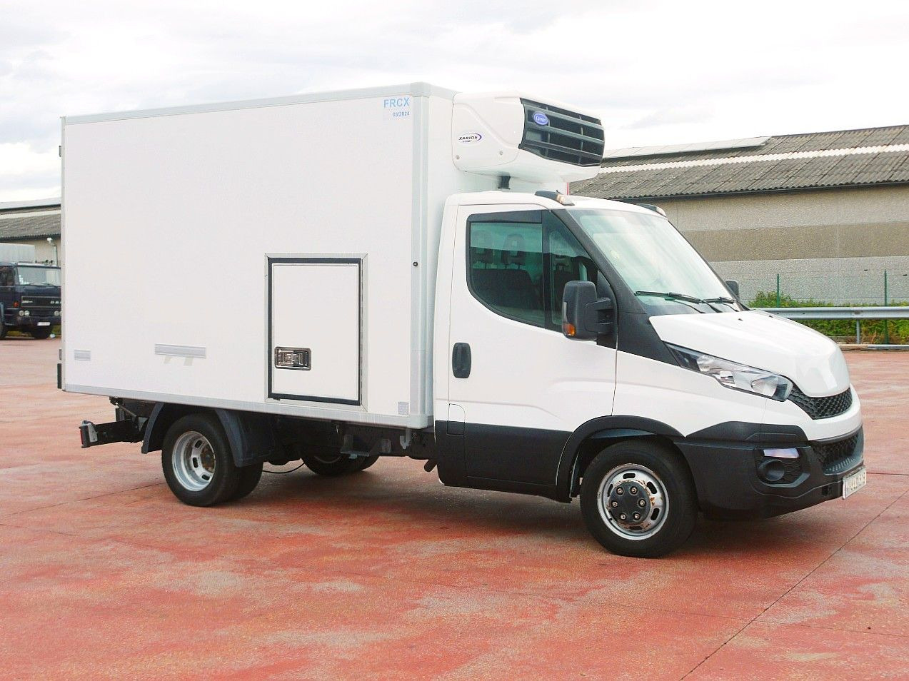 Iveco 35C13 DAILY KUHLKOFFER CARRIER XARIOS 600 - Utilitaire frigorifique: photos 2 Iveco 35C13 DAILY KUHLKOFFER CARRIER XARIOS 600 - Utilitaire frigorifique: photos 2