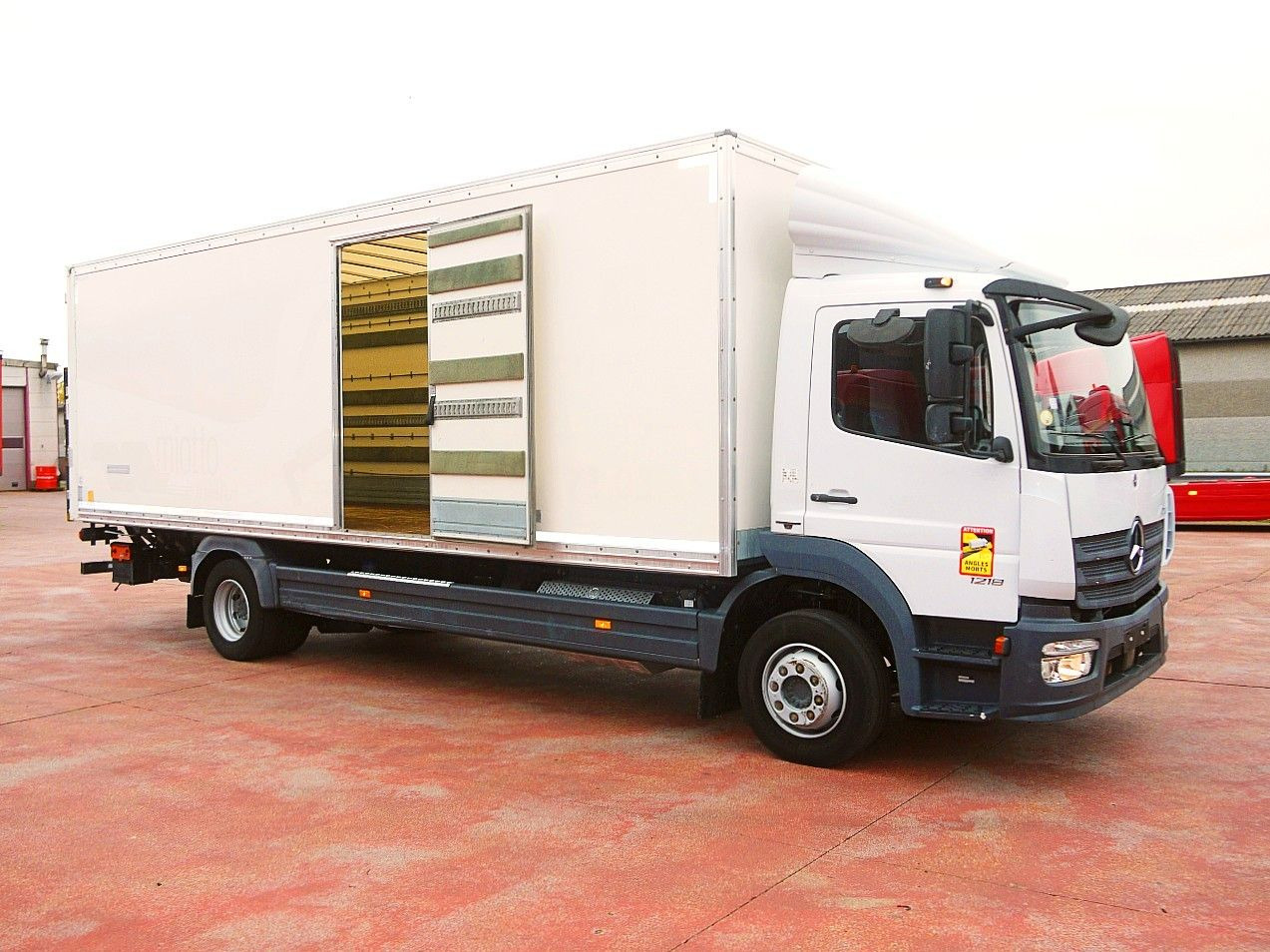 Mercedes-Benz 1218 ATEGO MEUBEL KOFFER A/C 124 Tkm - Fourgon grand volume: photos 3 Mercedes-Benz 1218 ATEGO MEUBEL KOFFER A/C 124 Tkm - Fourgon grand volume: photos 3