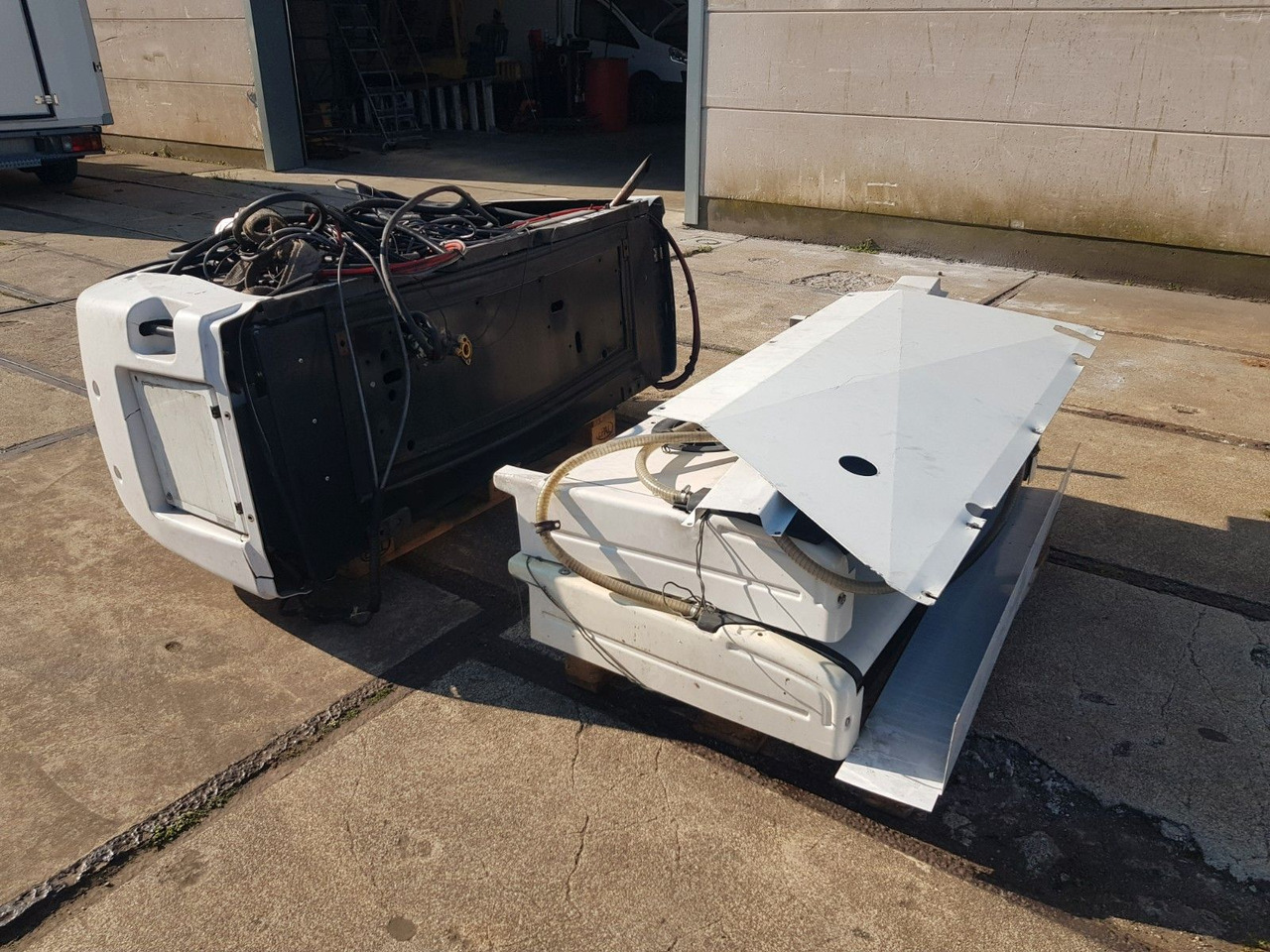 Mercedes-Benz 1829 AXOR NUR CARRIER SUPRA 950 MULTI TEMP. - Camion frigorifique: photos 5 Mercedes-Benz 1829 AXOR NUR CARRIER SUPRA 950 MULTI TEMP. - Camion frigorifique: photos 5