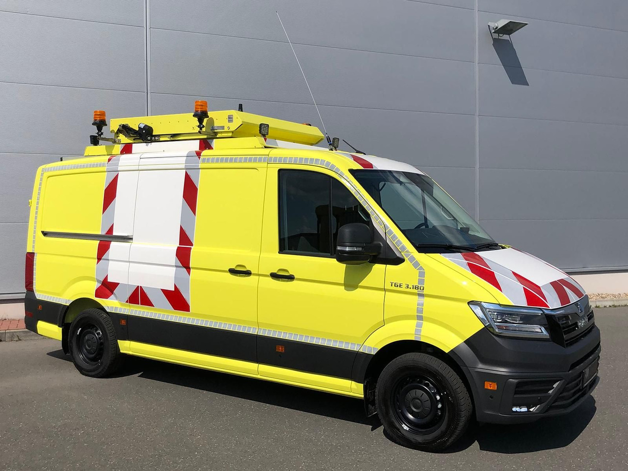 MAN TGE 3.180 L3H2 BF 4 BEGLEITFAHRZEUG ACC LED NAVI - Voiture: photos 2 MAN TGE 3.180 L3H2 BF 4 BEGLEITFAHRZEUG ACC LED NAVI - Voiture: photos 2