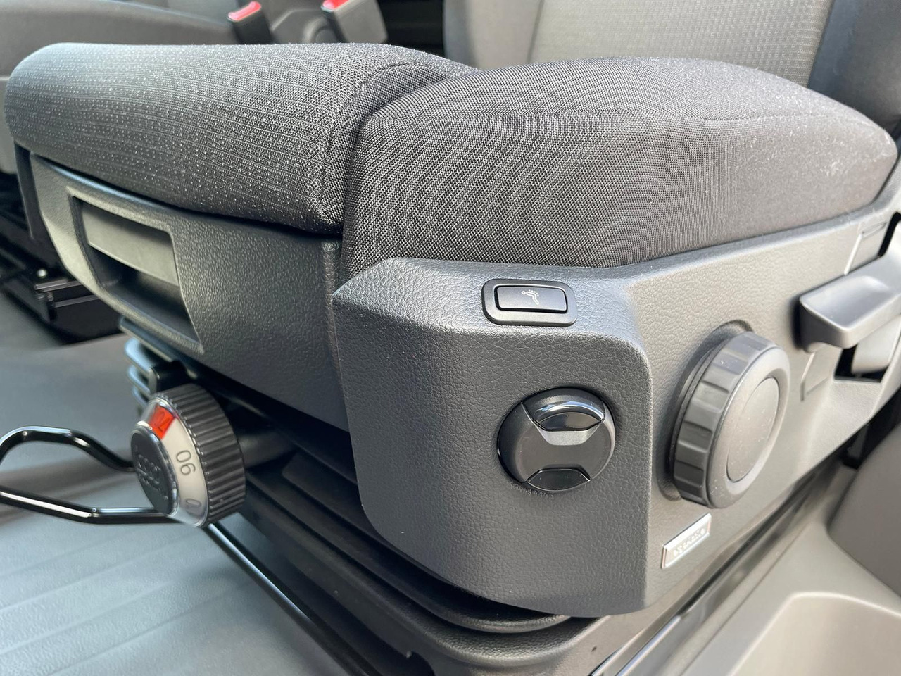 Voiture MAN TGE 3.180 L3H3 Kasten STANDHZ ACC NAVI KAMERA: photos 36