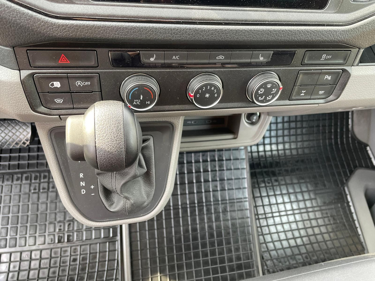Voiture MAN TGE 3.180 L4H3 Kasten 4x4 DIFF AHK ACC: photos 19