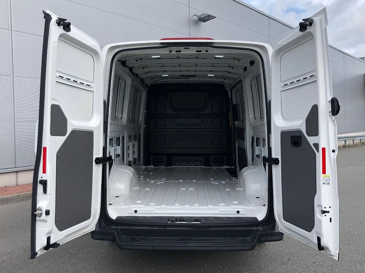 Fourgon utilitaire neuf Volkswagen Crafter Kasten 35 L3H2 4MOTION LED PDC: photos 11