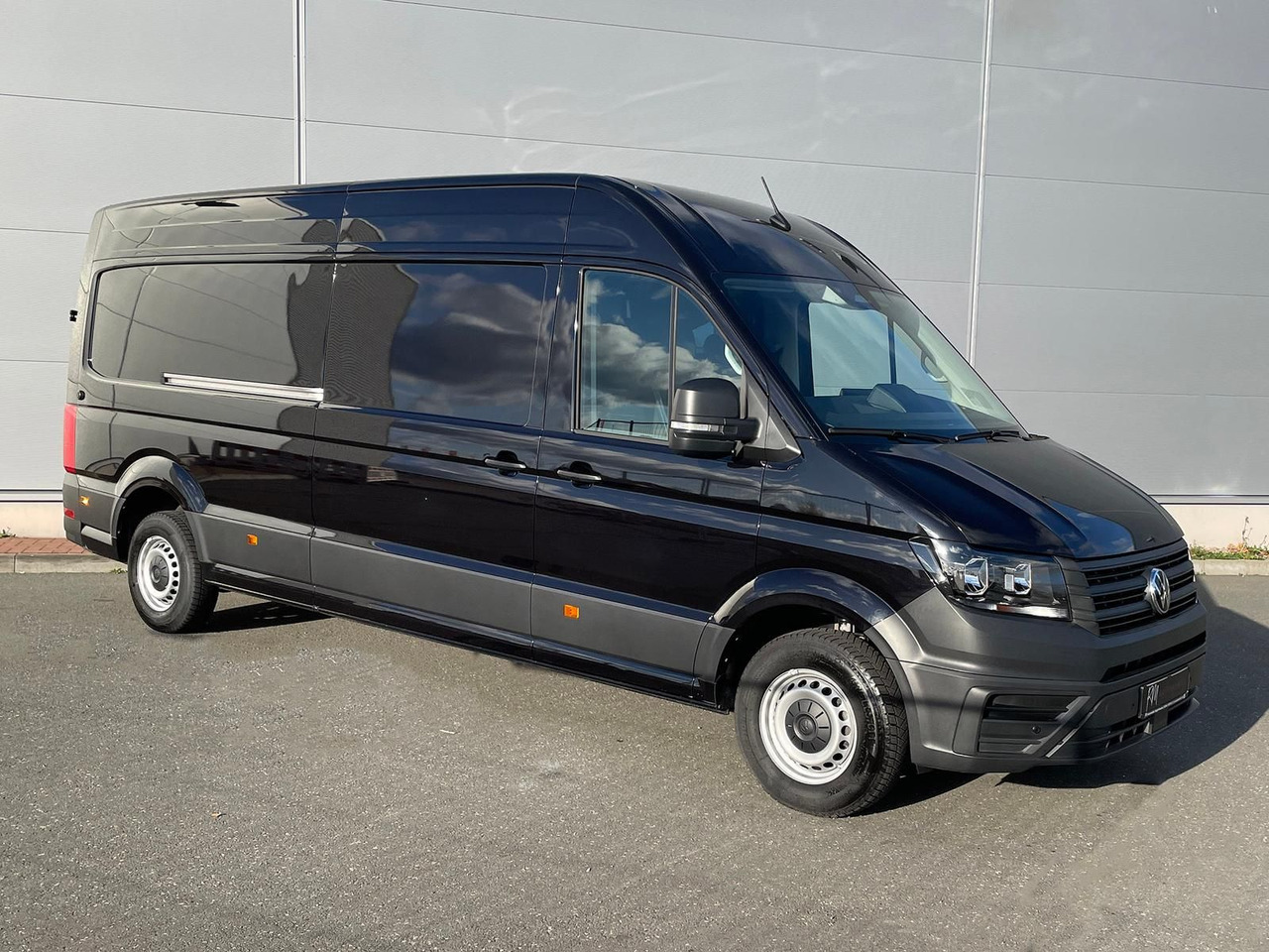 Volkswagen Crafter Kasten 35 L4H3 NAV SITZHZ AHK DAB KAMERA - Fourgon utilitaire: photos 2 Volkswagen Crafter Kasten 35 L4H3 NAV SITZHZ AHK DAB KAMERA - Fourgon utilitaire: photos 2