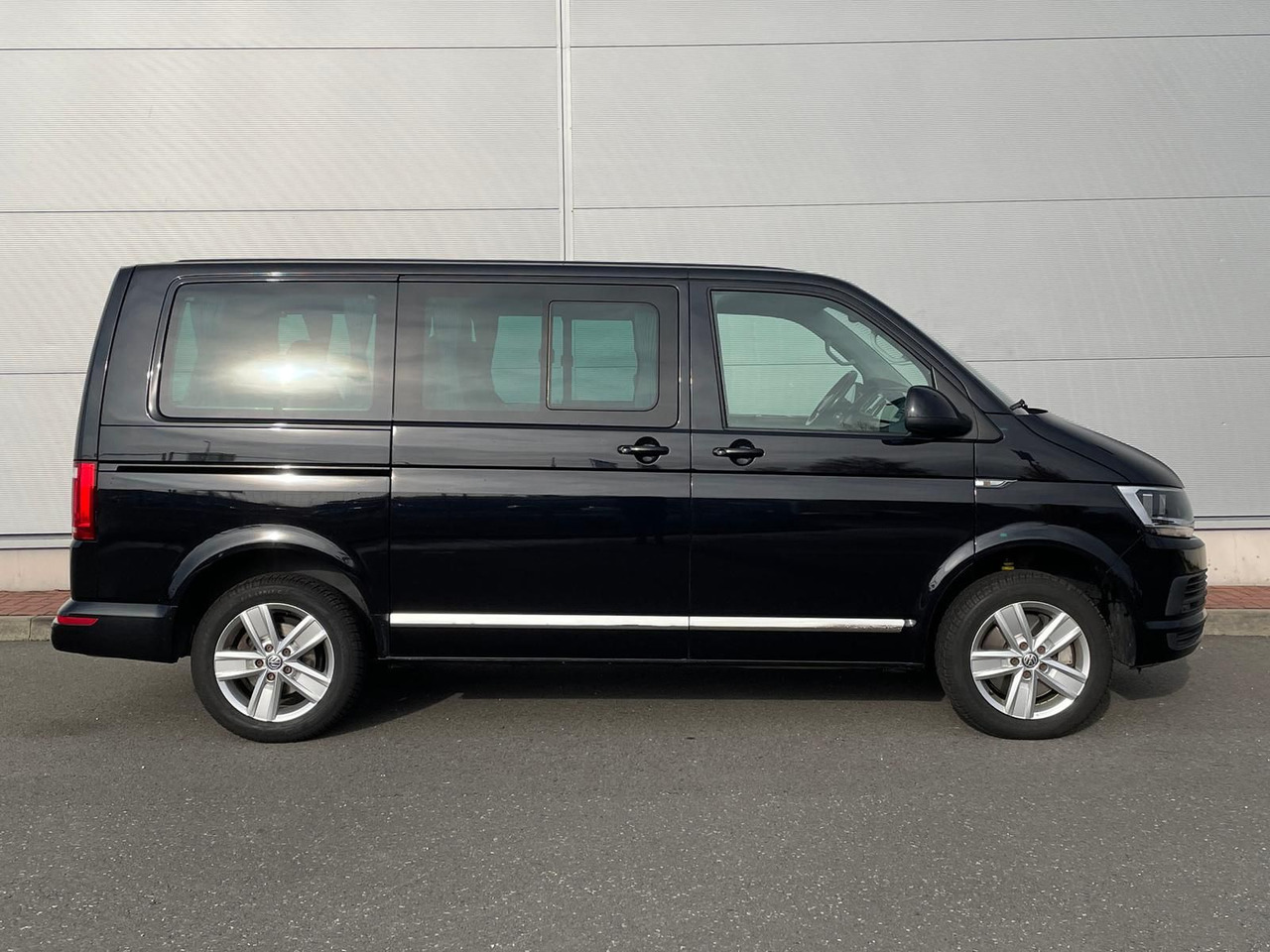 Volkswagen T6 Multivan Comfortline 4M AHK STANDHZ SITZH DAB - Transport de personnes: photos 5 Volkswagen T6 Multivan Comfortline 4M AHK STANDHZ SITZH DAB - Transport de personnes: photos 5