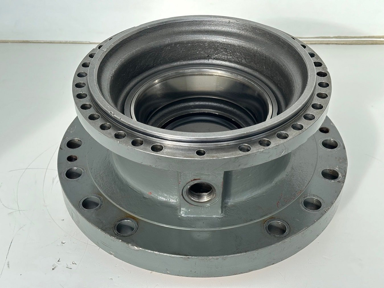 Liebherr Abtriebswellengehäuse ID-Nr.90208566 - Liebherr Kegelrollenlager ID-Nr.761001903. LH40, LH50, R926, R928, R930. #90208566.01342# - Moteur de rotation pour Engins de chantier: photos 3 Liebherr Abtriebswellengehäuse ID-Nr.90208566 - Liebherr Kegelrollenlager ID-Nr.761001903. LH40, LH50, R926, R928, R930. #90208566.01342# - Moteur de rotation pour Engins de chantier: photos 3