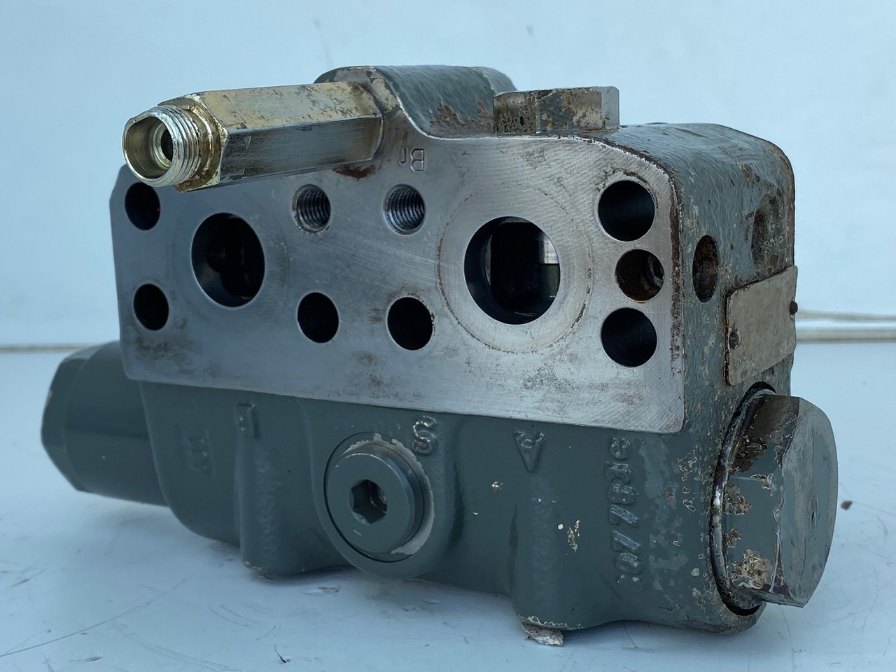 Liebherr Bremsventil ID-Nr.10471957. LOS914, LOS924, R902, R904, R912, R914, R922, R924, R924 COMP, R924 COMPA. #STM20.05## - Moteur de translation pour Pelle sur chenille: photos 5 Liebherr Bremsventil ID-Nr.10471957. LOS914, LOS924, R902, R904, R912, R914, R922, R924, R924 COMP, R924 COMPA. #STM20.05## - Moteur de translation pour Pelle sur chenille: photos 5