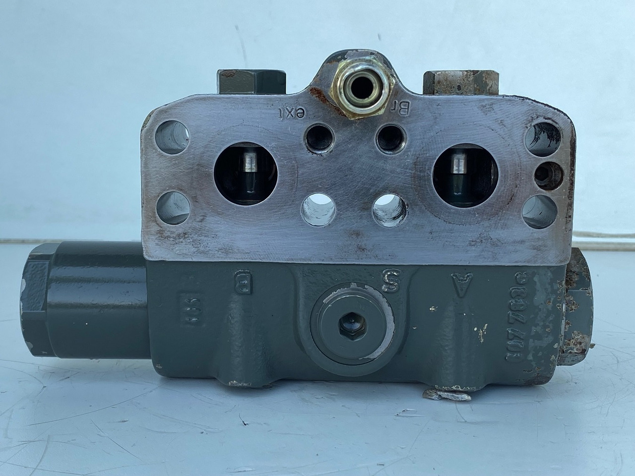 Liebherr Bremsventil ID-Nr.10471957. LOS914, LOS924, R902, R904, R912, R914, R922, R924, R924 COMP, R924 COMPA. #STM20.05## - Moteur de translation pour Pelle sur chenille: photos 3 Liebherr Bremsventil ID-Nr.10471957. LOS914, LOS924, R902, R904, R912, R914, R922, R924, R924 COMP, R924 COMPA. #STM20.05## - Moteur de translation pour Pelle sur chenille: photos 3