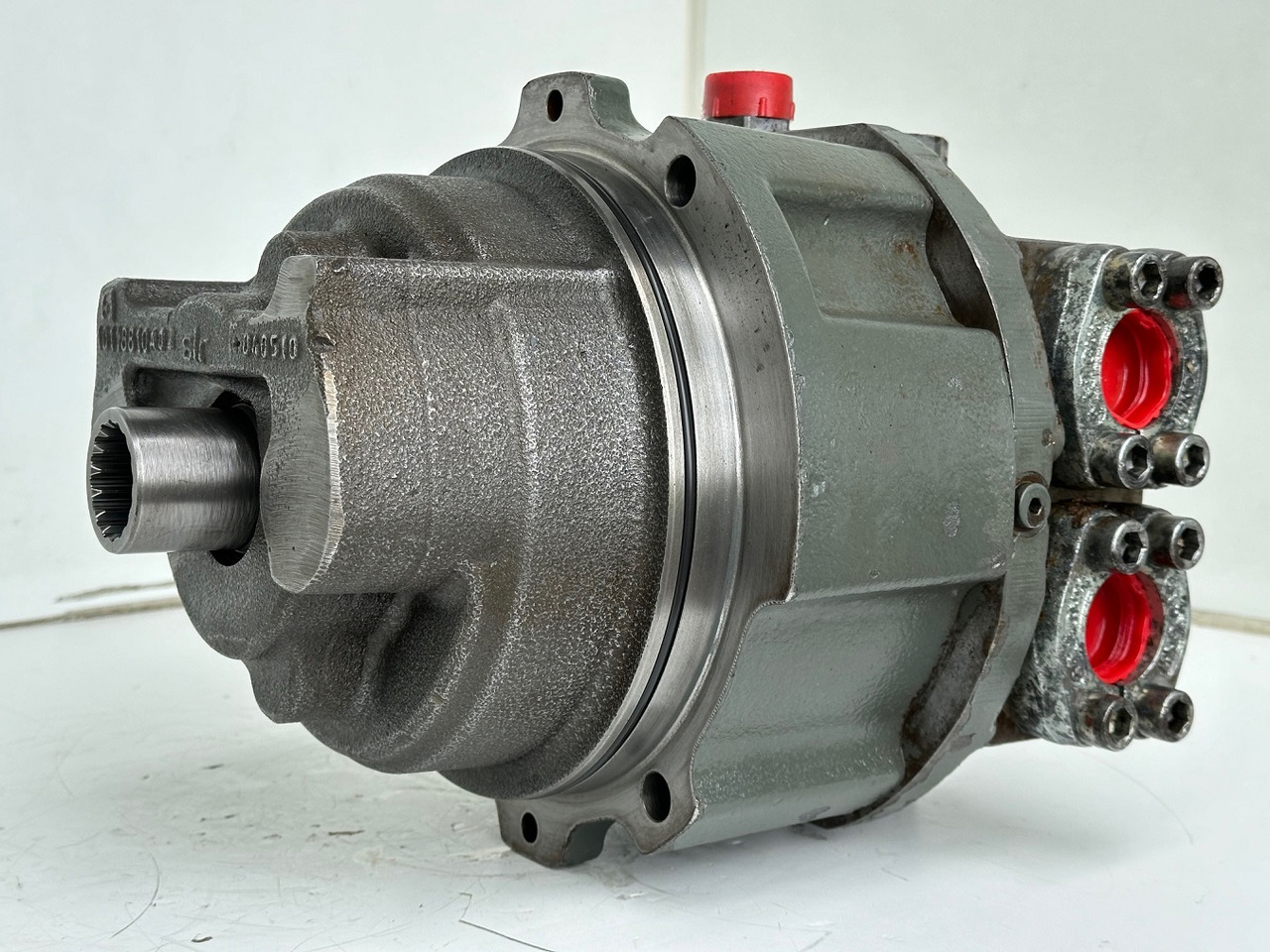 Liebherr Hydraulikeinbaumotor CMVE O 108. ID-Nr.10118562 - ID-Nr.10132610 - ID-Nr.10129048. LOS1916, LOS916, LOS926, R906, R916, R918, R920, R922, R924, R926COMP, R926, R936. #28313# - Moteur hydraulique pour Engins de chantier: photos 2 Liebherr Hydraulikeinbaumotor CMVE O 108. ID-Nr.10118562 - ID-Nr.10132610 - ID-Nr.10129048. LOS1916, LOS916, LOS926, R906, R916, R918, R920, R922, R924, R926COMP, R926, R936. #28313# - Moteur hydraulique pour Engins de chantier: photos 2