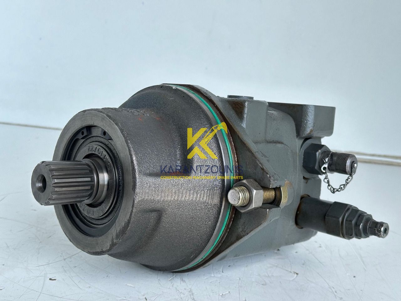 Liebherr Hydraulikeinbaumotor Typ:FMF058, ID-Nr.10122576 - ID-Nr.10145827 - ID-Nr.11371069. LOS1906, P924 COMP , R906, R906 PROTO, R916, R922, R924, R924 COMP, R926 COMP, R926 K LC. #39780# - Moteur hydraulique pour Pelle: photos 1 Liebherr Hydraulikeinbaumotor Typ:FMF058, ID-Nr.10122576 - ID-Nr.10145827 - ID-Nr.11371069. LOS1906, P924 COMP , R906, R906 PROTO, R916, R922, R924, R924 COMP, R926 COMP, R926 K LC. #39780# - Moteur hydraulique pour Pelle: photos 1