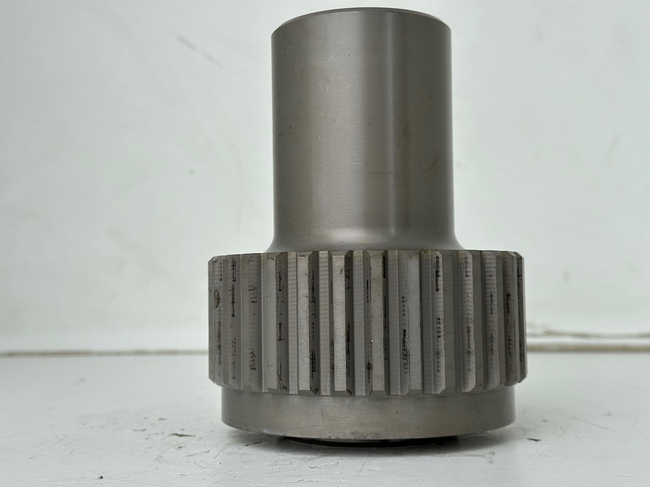 Liebherr Lamellenträger ID-Nr.90218052. FAT500F522, FAT500F528, FAT500F529, FAT500F559. PR73605, PR7363, PR7364. #90218052.01# - Moteur de translation pour Engins de chantier: photos 2 Liebherr Lamellenträger ID-Nr.90218052. FAT500F522, FAT500F528, FAT500F529, FAT500F559. PR73605, PR7363, PR7364. #90218052.01# - Moteur de translation pour Engins de chantier: photos 2