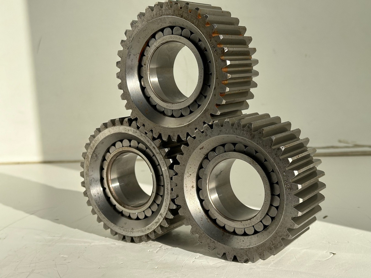 Liebherr Planetenrad ID-Nr.9443074 - ID-Nr.944307403 - ID-Nr.90208594 mit Zylinderrollenlager ID-Nr.7610032 - ID-Nr.761003203. #944307503.18.12# - Moteur de rotation pour Engins de chantier: photos 1 Liebherr Planetenrad ID-Nr.9443074 - ID-Nr.944307403 - ID-Nr.90208594 mit Zylinderrollenlager ID-Nr.7610032 - ID-Nr.761003203. #944307503.18.12# - Moteur de rotation pour Engins de chantier: photos 1