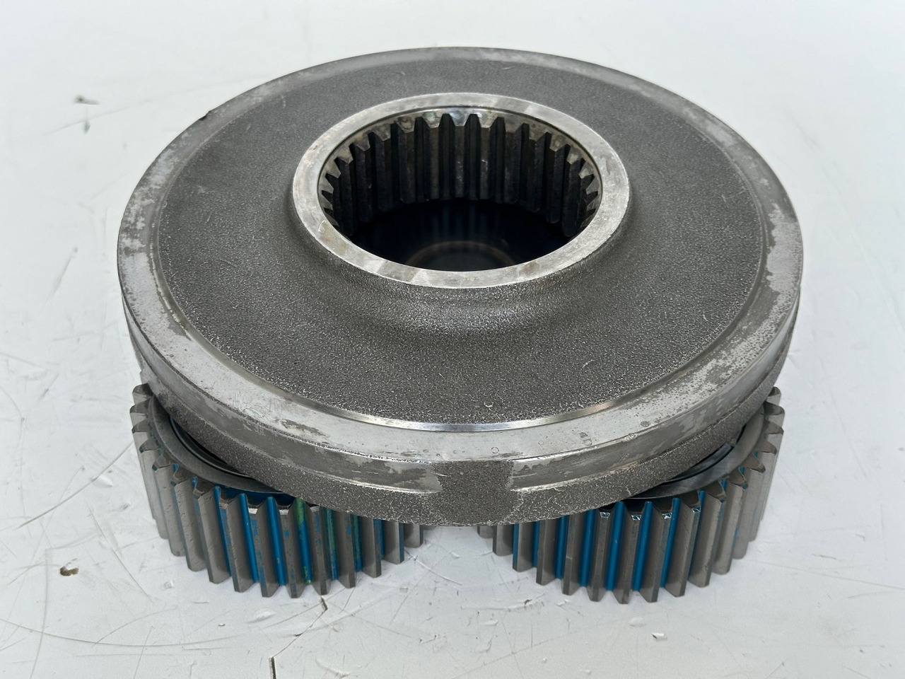 Liebherr Planetenträger ID-Nr.944306303 mit Planetenrad ID-Nr.13472127. A914 B,A914 C,A924,LH30,LH35,A932,A934,P924 C,E932,P914,P924 COMP,R906,R914,R916,R924,R926,R932,R934,R944. #944306303.23.03# - Moteur de rotation pour Engins de chantier: photos 4 Liebherr Planetenträger ID-Nr.944306303 mit Planetenrad ID-Nr.13472127. A914 B,A914 C,A924,LH30,LH35,A932,A934,P924 C,E932,P914,P924 COMP,R906,R914,R916,R924,R926,R932,R934,R944. #944306303.23.03# - Moteur de rotation pour Engins de chantier: photos 4