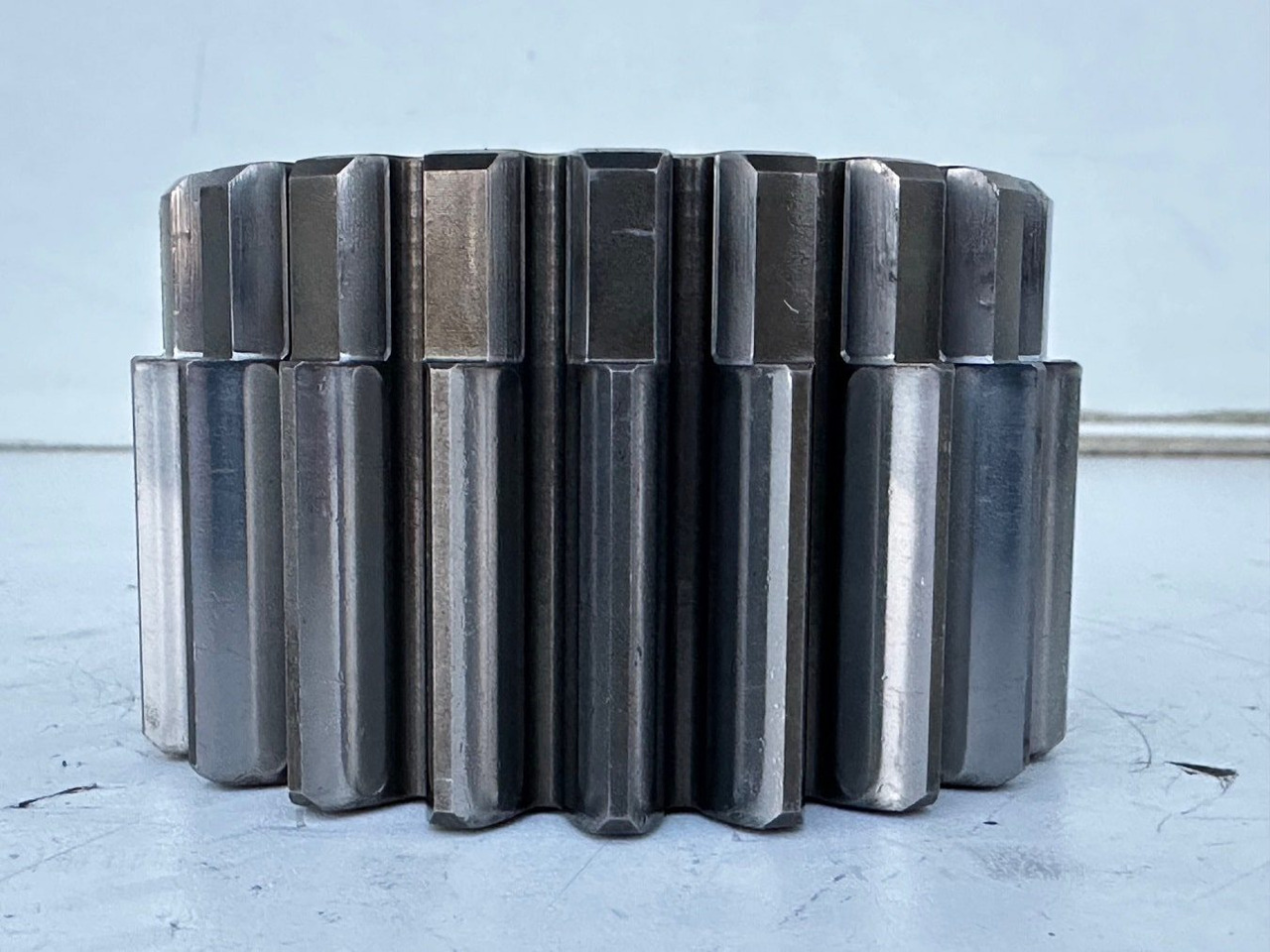 Liebherr Sonnenrad ID-Nr.90002821. FAT400P112, FAT400P130, FAT400P139. R926, R928, R930, R934, R936, R938, R940, R944, R946, R950 T. #02.51139# - Moteur de translation pour Engins de chantier: photos 2 Liebherr Sonnenrad ID-Nr.90002821. FAT400P112, FAT400P130, FAT400P139. R926, R928, R930, R934, R936, R938, R940, R944, R946, R950 T. #02.51139# - Moteur de translation pour Engins de chantier: photos 2