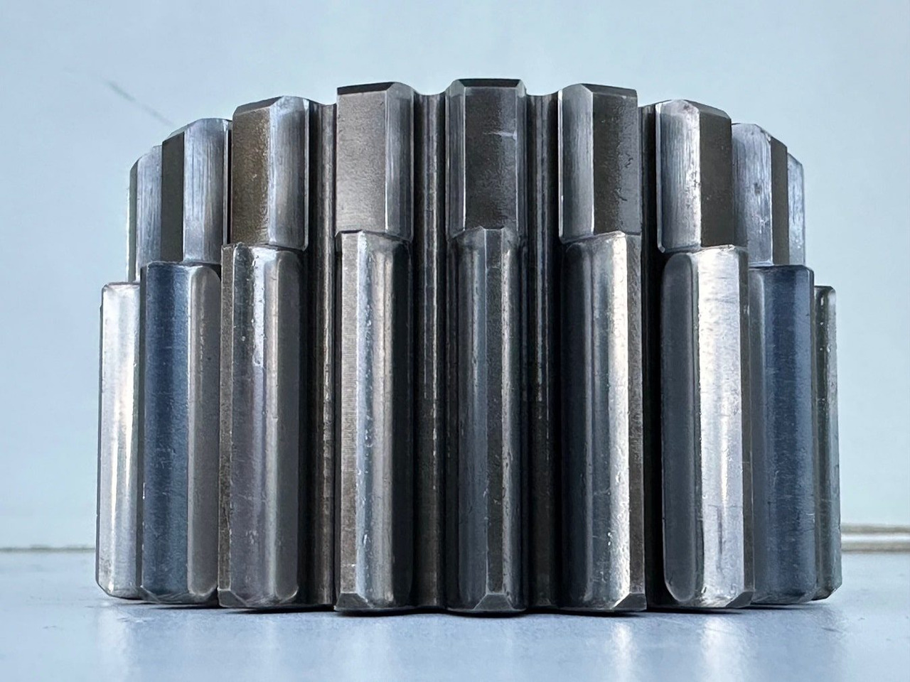 Liebherr Sonnenrad ID-Nr.90002821. FAT400P112, FAT400P130, FAT400P139. R926, R928, R930, R934, R936, R938, R940, R944, R946, R950 T. #02.51139# - Moteur de translation pour Engins de chantier: photos 3 Liebherr Sonnenrad ID-Nr.90002821. FAT400P112, FAT400P130, FAT400P139. R926, R928, R930, R934, R936, R938, R940, R944, R946, R950 T. #02.51139# - Moteur de translation pour Engins de chantier: photos 3