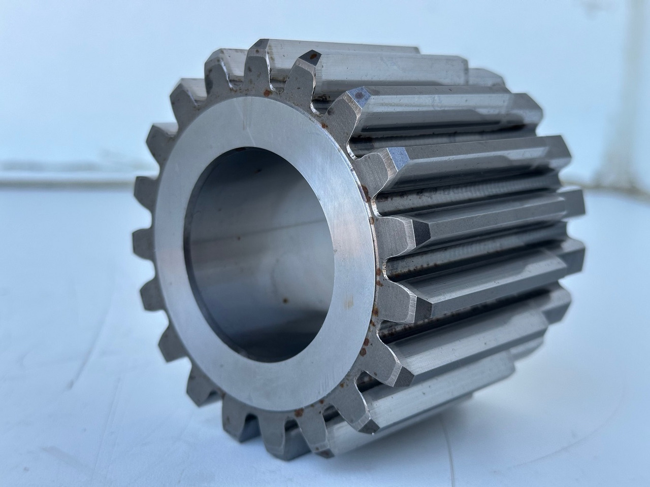 Liebherr Sonnenrad ID-Nr.969490701. FAT355P076-FAT355P077-FAT355P120. LH26,LH30C,LH40C,LO1916,LO1926,LOS916,LOS926,R906,R916,R920,R922,R924,R926. #969490701.06.08# - Moteur de translation pour Pelle sur chenille: photos 2 Liebherr Sonnenrad ID-Nr.969490701. FAT355P076-FAT355P077-FAT355P120. LH26,LH30C,LH40C,LO1916,LO1926,LOS916,LOS926,R906,R916,R920,R922,R924,R926. #969490701.06.08# - Moteur de translation pour Pelle sur chenille: photos 2