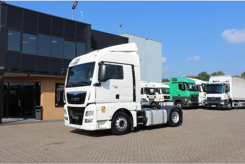 MAN TGX 18.460 * RETARDER * EURO6 * 4X2 * 2 BIG TANK * - Tracteur routier: photos 1 MAN TGX 18.460 * RETARDER * EURO6 * 4X2 * 2 BIG TANK * - Tracteur routier: photos 1