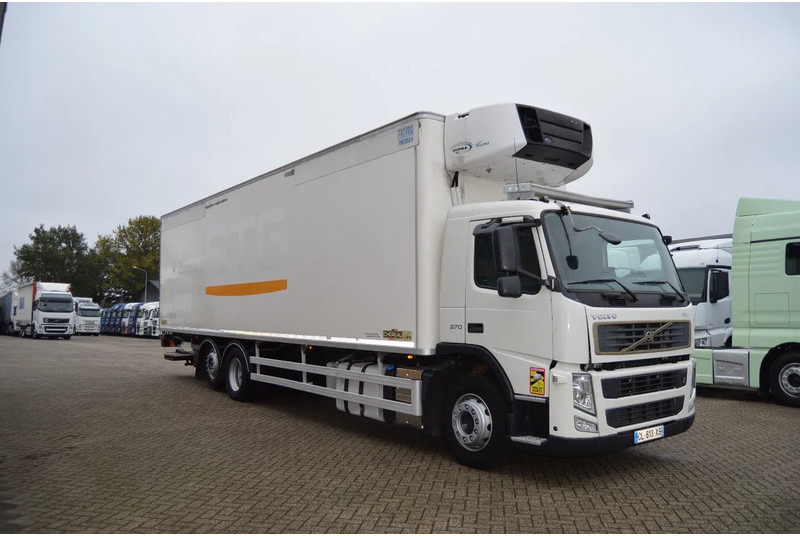 Volvo FM 370 * EURO5 * CARRIER SUPRA 950 SILENT * 6X2 * - Camion frigorifique: photos 4 Volvo FM 370 * EURO5 * CARRIER SUPRA 950 SILENT * 6X2 * - Camion frigorifique: photos 4