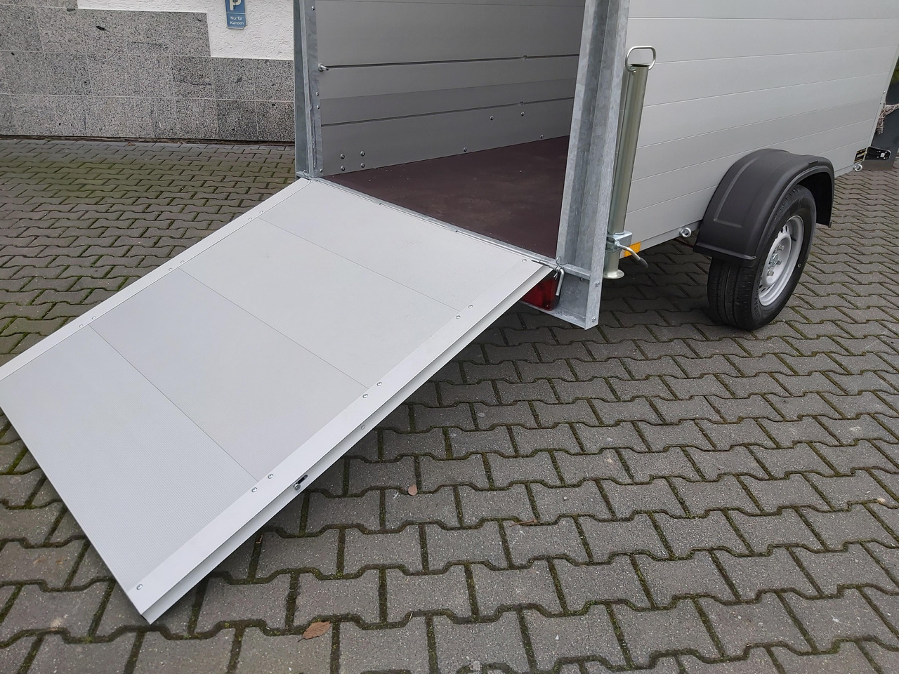 ALUBOXX Deckelanhänger GTB 1200 VT3 251x126x153cm Heckrampe (S) 1200kg Winter Aktion - Remorque fourgon: photos 4 ALUBOXX Deckelanhänger GTB 1200 VT3 251x126x153cm Heckrampe (S) 1200kg Winter Aktion - Remorque fourgon: photos 4