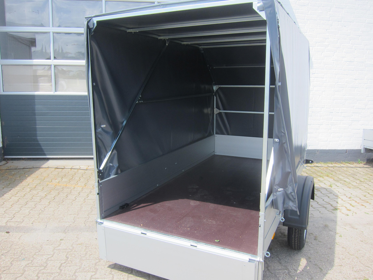 Aluliner Planen Anhänger GT 750 251x126x150cm +Hochplane aero grau (S) 750kg - Remorque voiture: photos 1 Aluliner Planen Anhänger GT 750 251x126x150cm +Hochplane aero grau (S) 750kg - Remorque voiture: photos 1