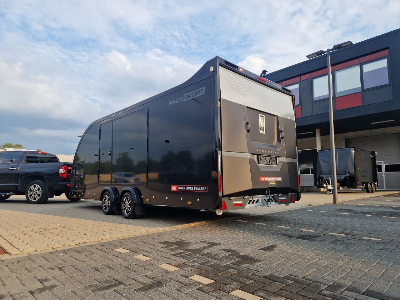 BJT Race Sport 550x210x188cm blackline E Winde Kamera 3500kg - Remorque porte-voitures: photos 3 BJT Race Sport 550x210x188cm blackline E Winde Kamera 3500kg - Remorque porte-voitures: photos 3