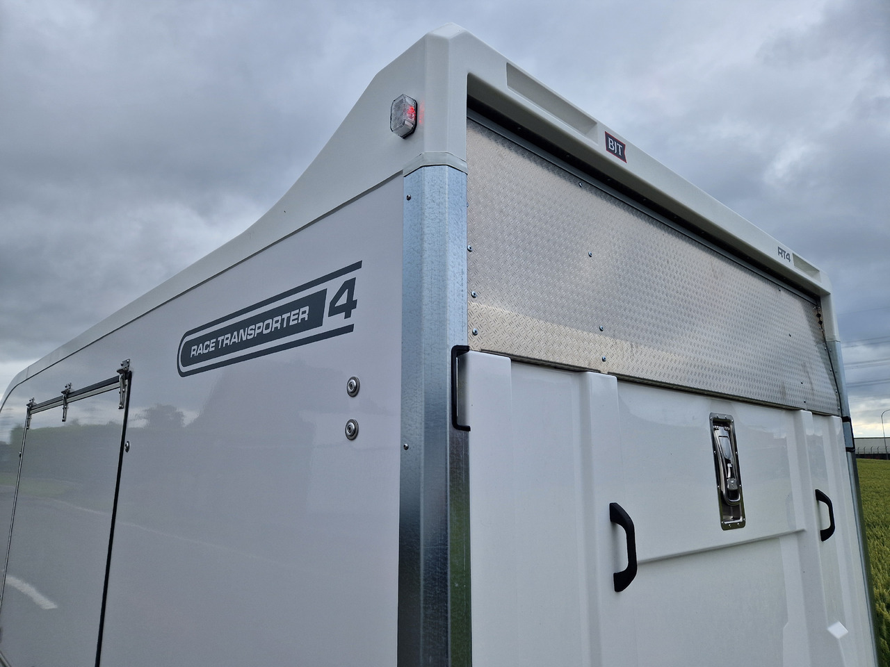 Remorque porte-voitures BJT Race Transporter 4 550x212x188cm weiss E Winde Frontstauraum ASR Alufelgen dark 3500kg Modell 24: photos 6