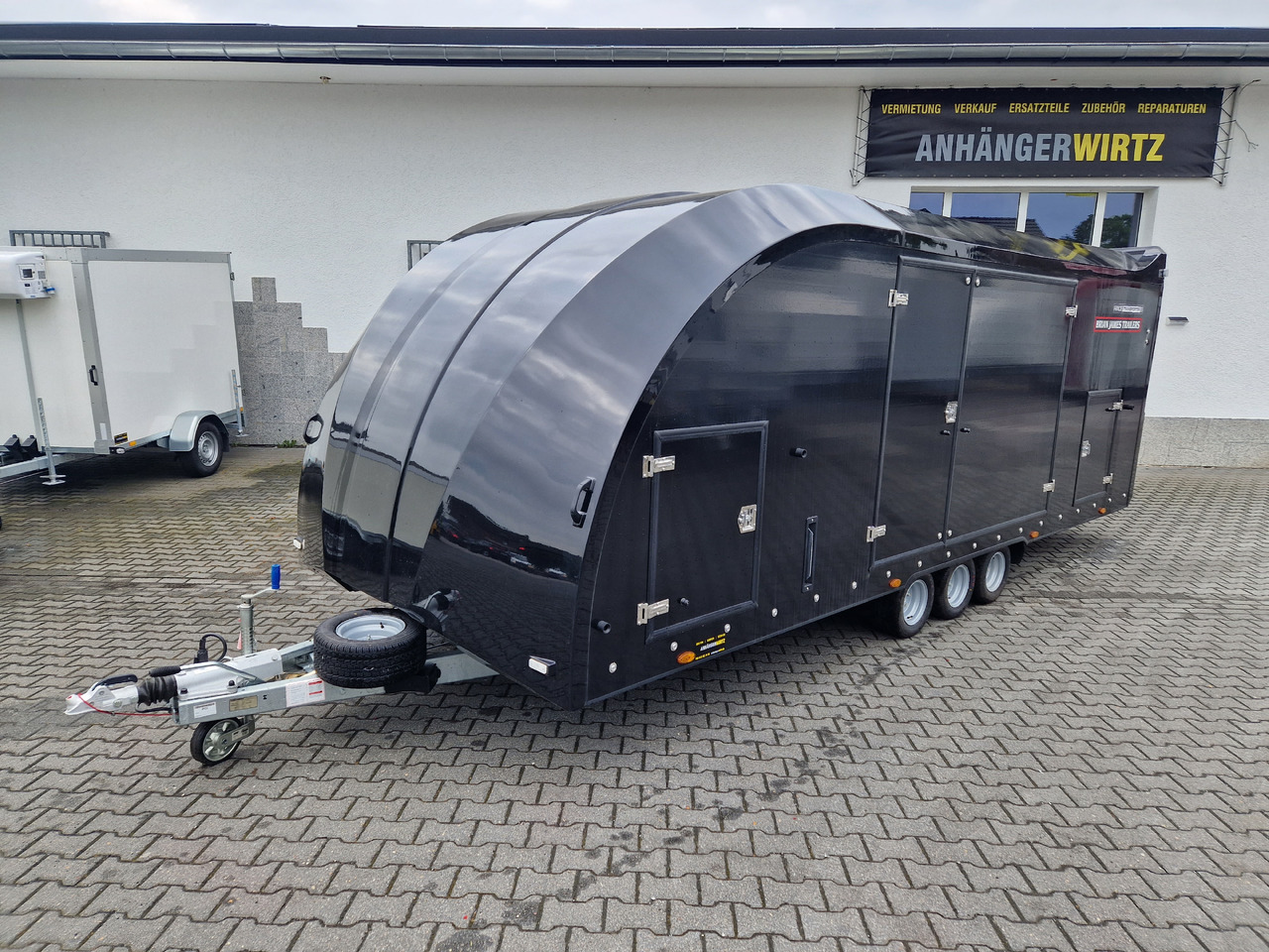 BJT Race Transporter 6 396-3040 600x235x189cm black ASR RFS Tridem 10" 3500kg Modell 2024 - Remorque porte-voitures: photos 1 BJT Race Transporter 6 396-3040 600x235x189cm black ASR RFS Tridem 10" 3500kg Modell 2024 - Remorque porte-voitures: photos 1
