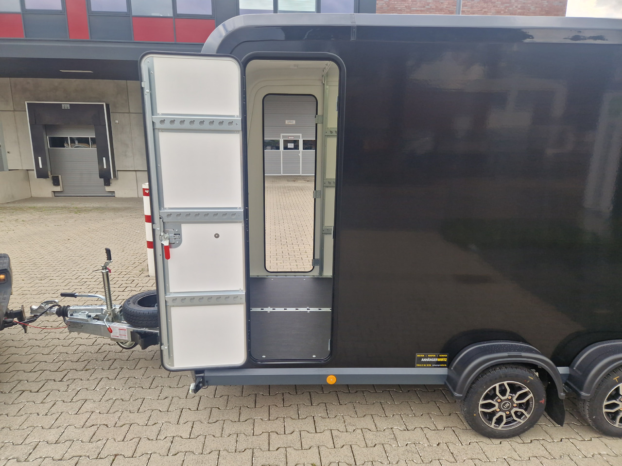BOX VAN 600-4018-27-2-12-B 400x180x200cm Seitentüren Zurrsystem GFK aero - Remorque voiture: photos 4 BOX VAN 600-4018-27-2-12-B 400x180x200cm Seitentüren Zurrsystem GFK aero - Remorque voiture: photos 4