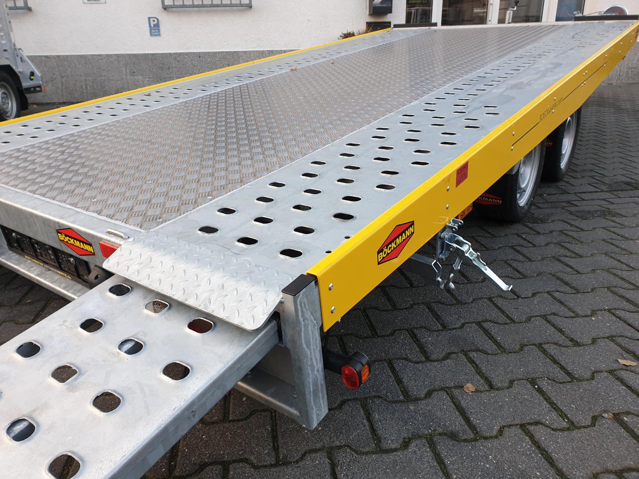 Böckmann AH 4320/35 430x208cm easyload ankipbar Aluboden 3500kg - Remorque porte-voitures: photos 2 Böckmann AH 4320/35 430x208cm easyload ankipbar Aluboden 3500kg - Remorque porte-voitures: photos 2