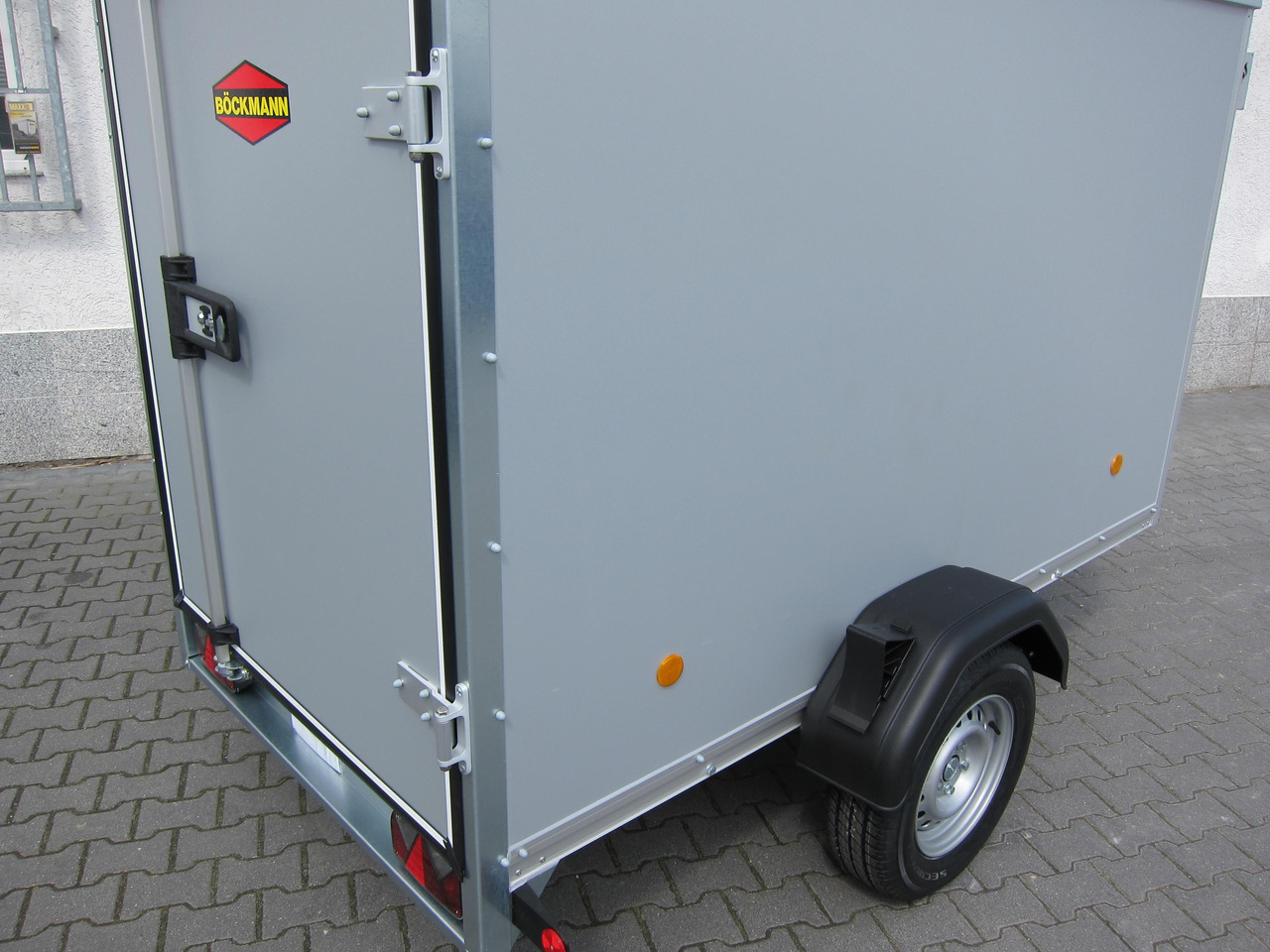 Böckmann Koffer KT 2513/135 251x130x152cm grau (S) 1350kg AKTION Modell 24 - Remorque fourgon: photos 5 Böckmann Koffer KT 2513/135 251x130x152cm grau (S) 1350kg AKTION Modell 24 - Remorque fourgon: photos 5