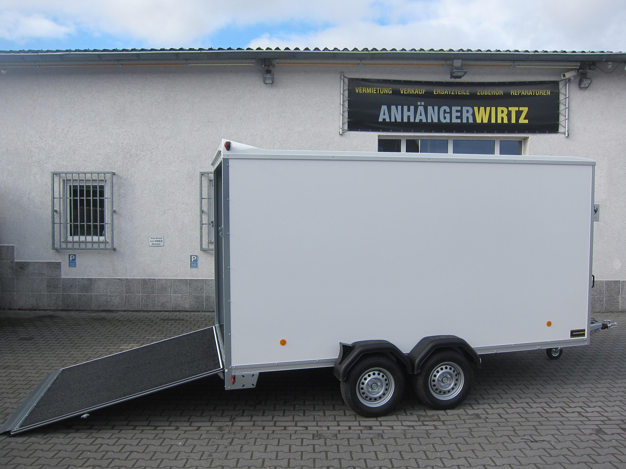 Böckmann Koffer KT 4018/27 H weiß 400x185x200cm +Auffahrrampe (XL) 2700kg - Remorque fourgon: photos 1 Böckmann Koffer KT 4018/27 H weiß 400x185x200cm +Auffahrrampe (XL) 2700kg - Remorque fourgon: photos 1
